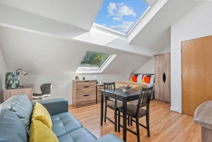 1 Bedroom Flat To Rent In Vinery Road, Leeds, LS4