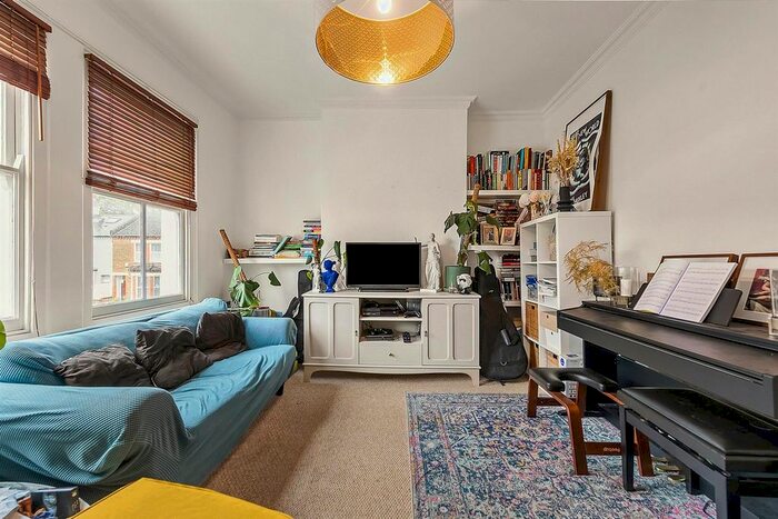 2 Bedroom Flat To Rent In Wingford Road, London, SW2