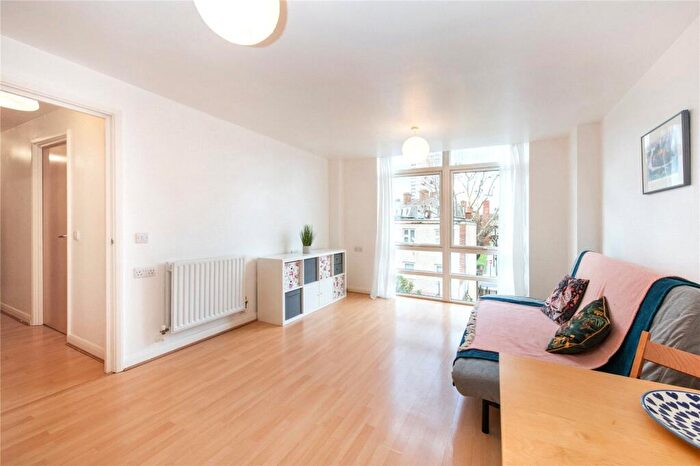 2 Bedroom Flat To Rent In Fairlead House, Cassilis Road, E14