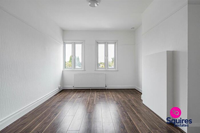2 Bedroom Flat To Rent In Sussex Ring, Woodside Park, N12