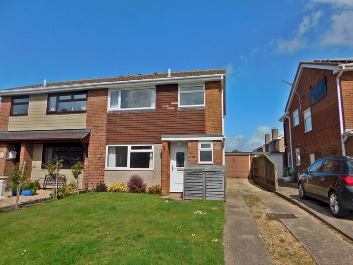 3 Bedroom Semi-Detached House To Rent In Beverley Road, Stubbington, Fareham, PO14