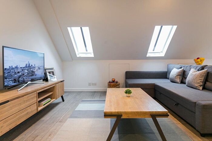2 Bedroom Flat To Rent In Rathbone Place, London, W1T