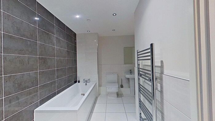 2 Bedroom Flat To Rent In Atkinson Street, Leeds, LS10