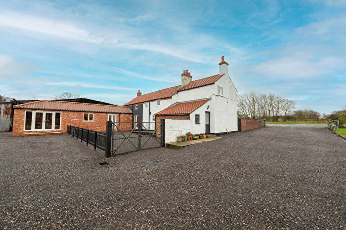 4 Bedroom Farm House For Sale In . Acres - Bridge Farm, Snarford Road, Wickenby, Lincoln, LN3