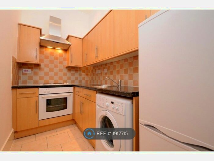 2 Bedroom Flat To Rent In Brownhill Road, London, SE6