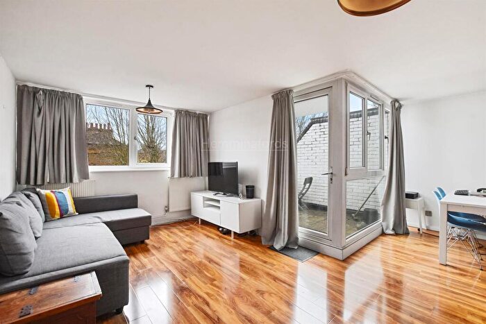 2 Bedroom Apartment To Rent In Upper Dengie Walk, Islington, N1