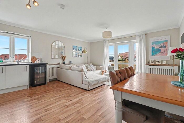 2 Bedroom Flat For Sale In Alderson Grove, Hersham, KT12