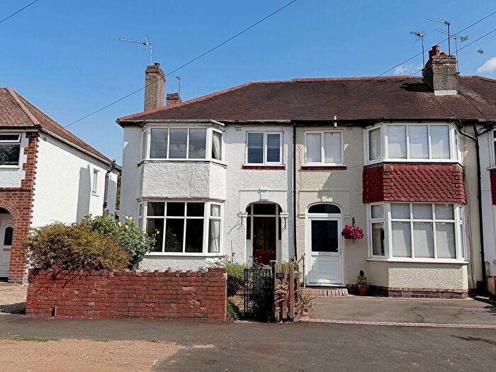 3 Bedroom Semi-Detached House For Sale In Moseley Road, Kenilworth, CV8