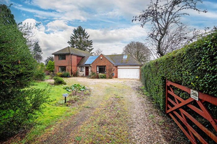 4 Bedroom Detached House For Sale In Hill Road, Oakley, RG23