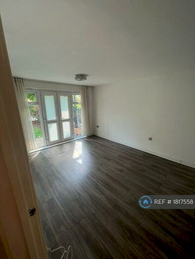 1 Bedroom Flat To Rent In Cornell Court, Enfield, EN3