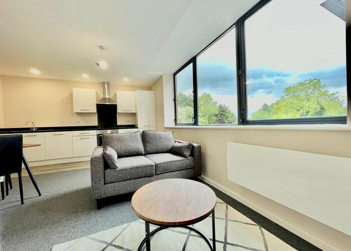 2 Bedroom Flat To Rent In Balmoral House, Windsor Street, M5
