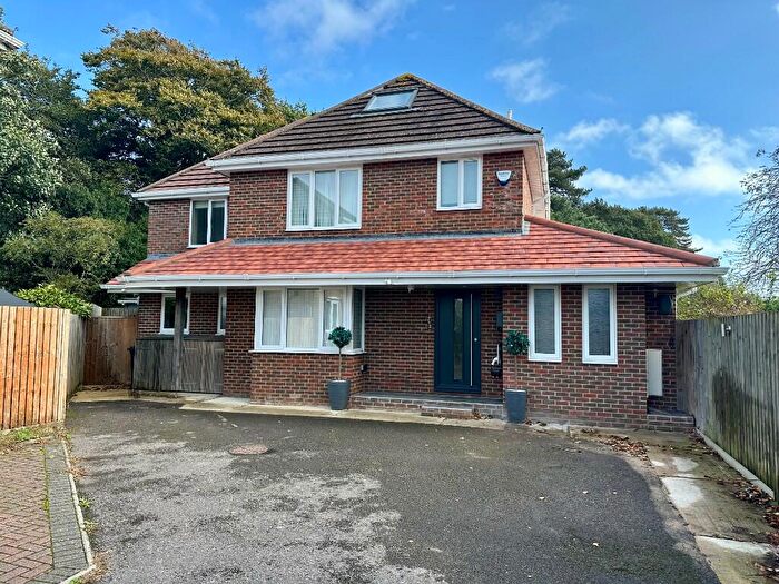 5 Bedroom Detached House For Sale In Eleanor Gardens, Christchurch, BH23