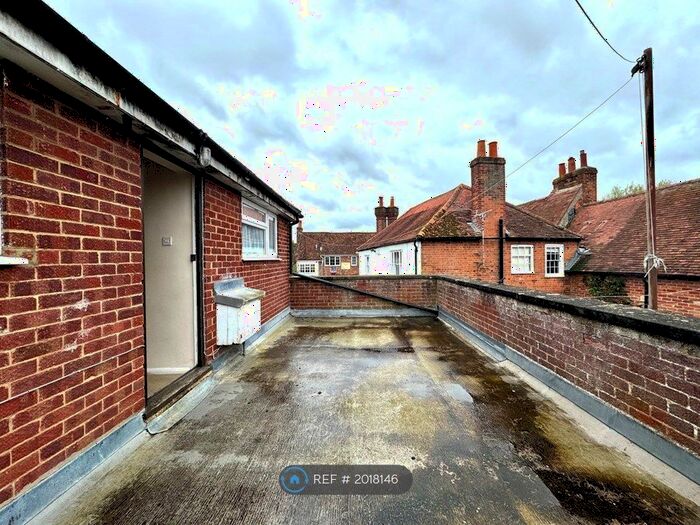 2 Bedroom Flat To Rent In High Street, Benson, Wallingford, OX10