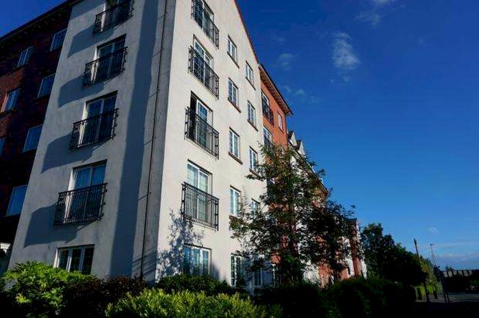 2 Bedroom Apartment To Rent In Greenings Court, WA2