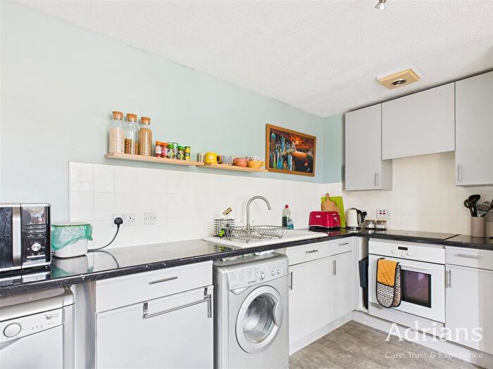 1 Bedroom Flat For Sale In Jeffcut Road, CM2