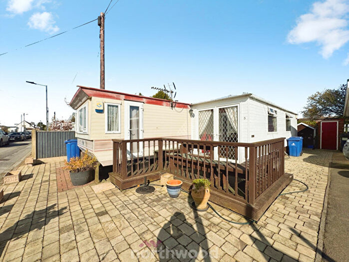 3 Bedroom Caravan For Sale In Mount Pleasant, Moorends, Doncaster, DN8