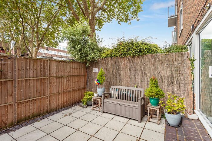 2 Bedroom Flat For Sale In Basire Street, Islington, London, N1