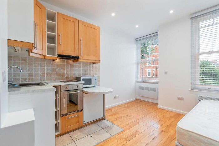 Flat To Rent In Broadhurst Gardens, NW6