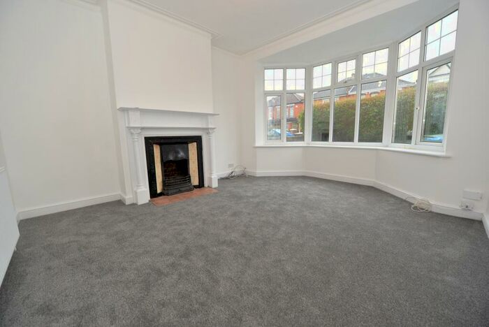 3 Bedroom Semi-Detached House To Rent In Ampthill Road, Southampton, SO15