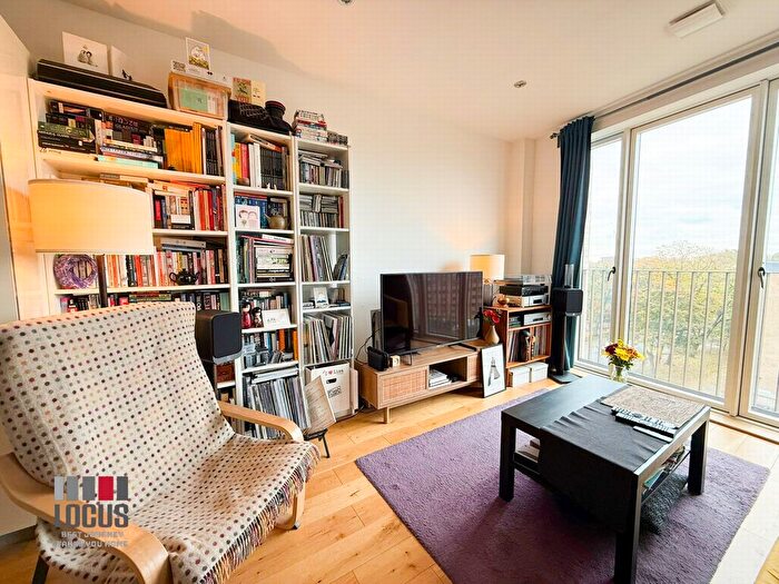 1 Bedroom Flat To Rent In Kimpton Court, Murrain Road, Hackney, N4