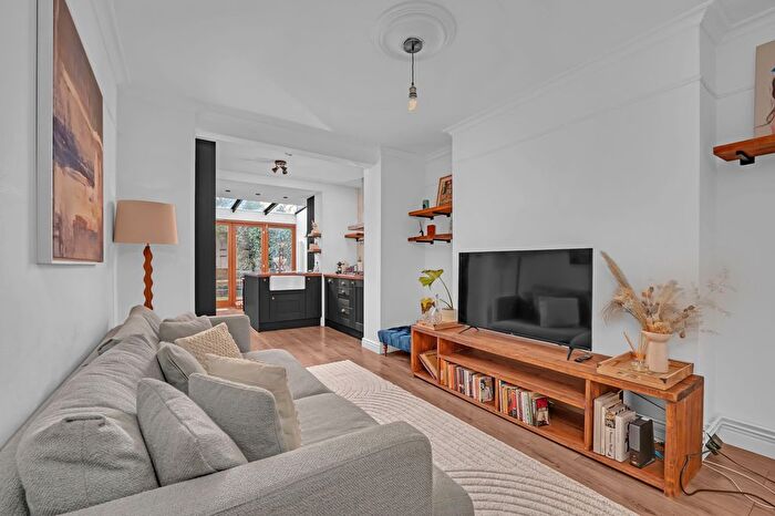 2 Bedroom Flat To Rent In Hanley Road, London, N4