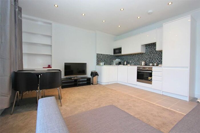 2 Bedroom Flat To Rent In Cumberland Street, Pimlico, SW1V