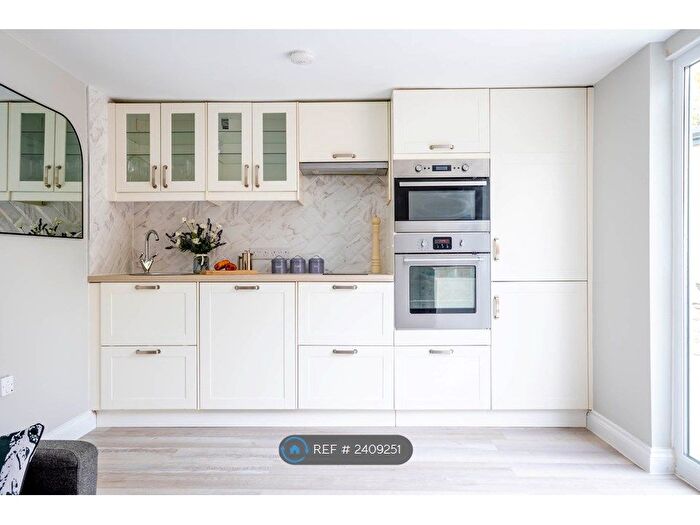 Studio To Rent In Lansdown, Bath, BA1