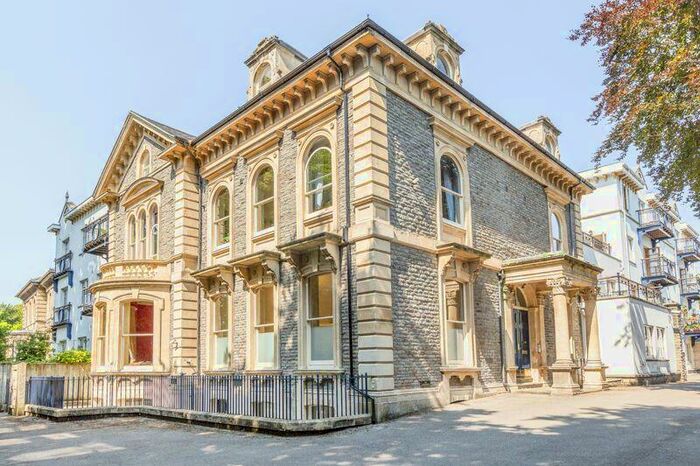 3 Bedroom Flat To Rent In Tyndalls Park Road, Bristol, BS8