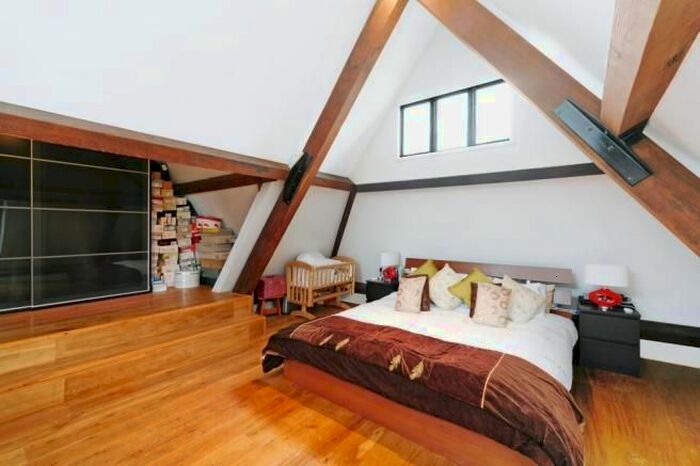 3 Bedroom Flat To Rent In Reed Place, Clapham, London, SW4