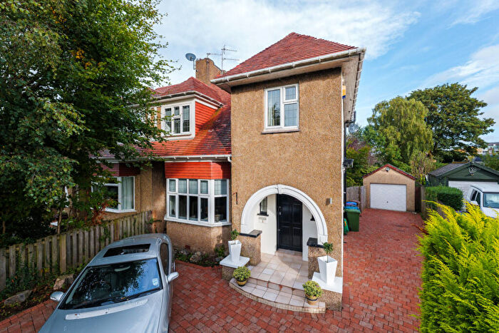 3 Bedroom Semi-Detached House For Sale In Fernleigh Road, Newlands, G43