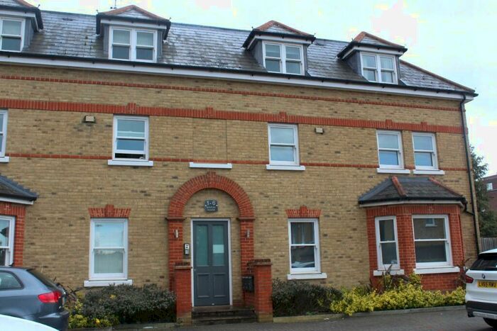 2 Bedroom Flat To Rent In Manor Grove, Beckenham, London, BR3