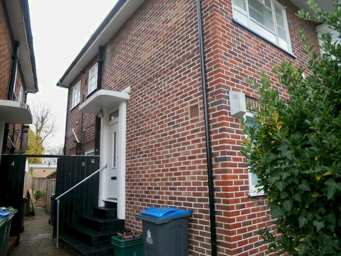 2 Bedroom Flat To Rent In Grove Crescent, Kingston Upon Thames, KT1
