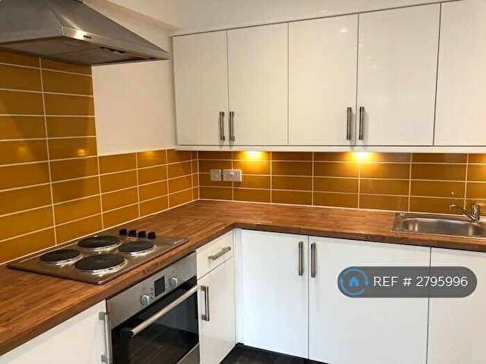 3 Bedroom Flat To Rent In Old Bedford Road, Luton, LU2