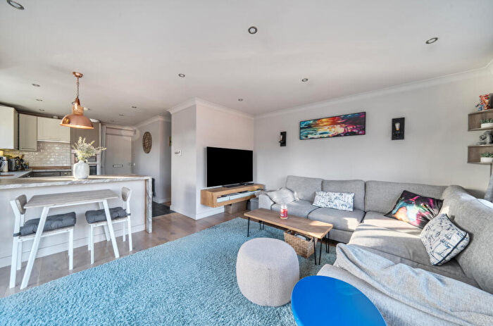 2 Bedroom Flat For Sale In Ikona Court, Weybridge, Surrey, KT13