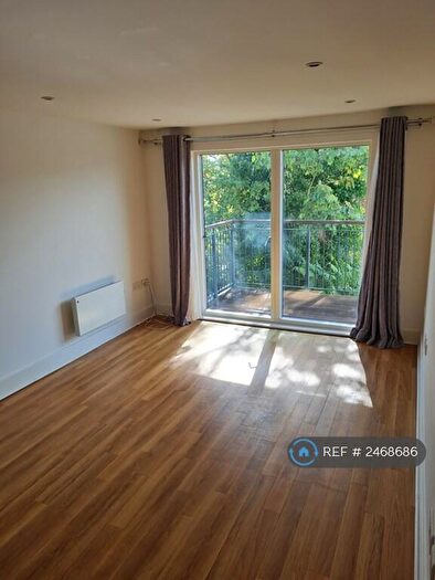 2 Bedroom Flat To Rent In Capitol Square, Epsom, KT17