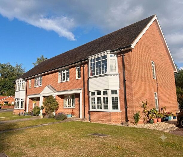 3 Bedroom Maisonette For Sale In Heathfield Court, Fleet, GU51