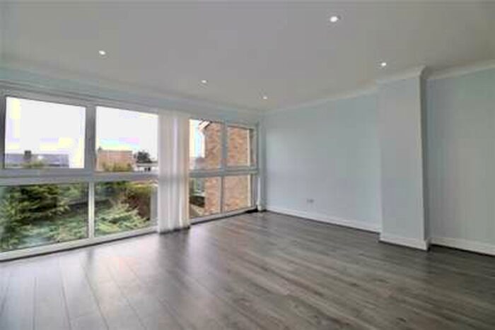 4 Bedroom Town House To Rent In Private Road, Sundale Close, Holland-on-sea, CO15