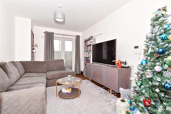 1 Bedroom Flat For Sale In Rosalind Drive, Maidstone, Kent, ME14