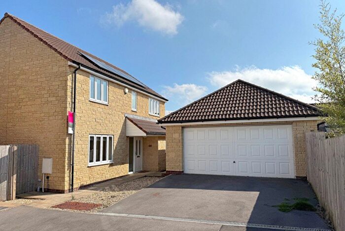 4 Bedroom Detached House For Sale In Collingham Close, Templecombe, BA8