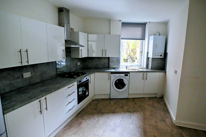 2 Bedroom Flat To Rent In Dixon Avenue, Govanhill, G42