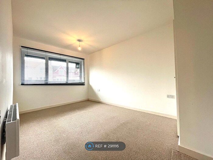 2 Bedroom Flat To Rent In Summer Hill Court, Bristol, BS5