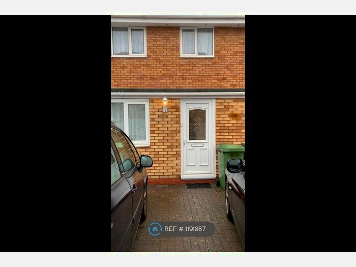 4 Bedroom Semi-Detached House To Rent In Brookvale Road, Solihull, B92