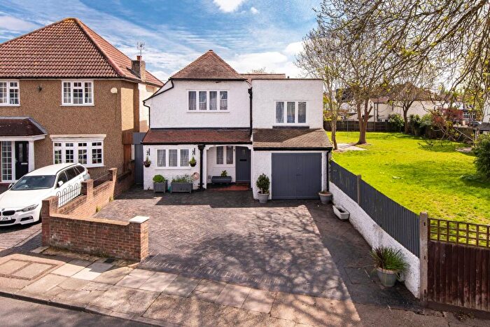 4 Bedroom Detached House For Sale In Alers Road, Bexleyheath, DA6