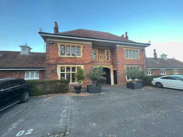 2 Bedroom Flat To Rent In Windsor Forest Court, SL5