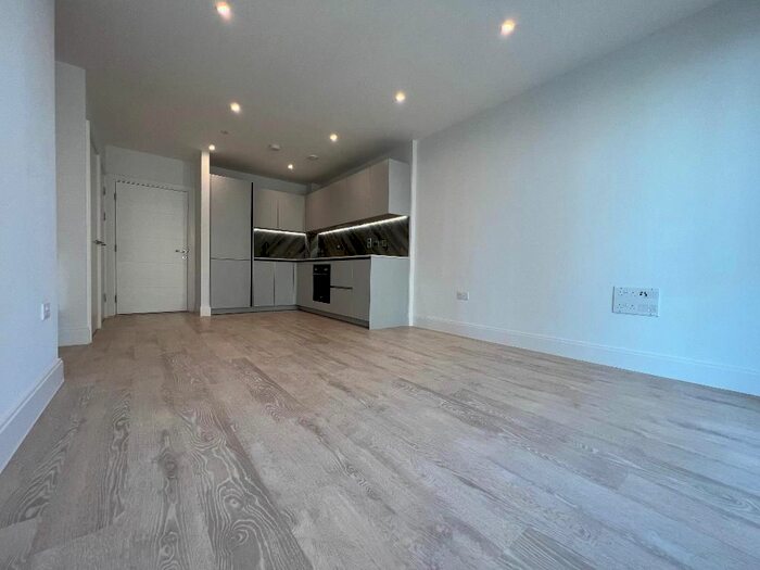 1 Bedroom Flat To Rent In Horlicks Quarters, Memorial Avenue, Slough, SL1