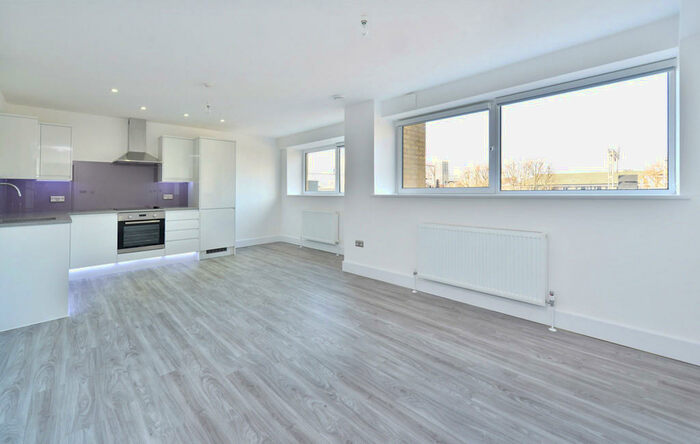 1 Bedroom Flat To Rent In Pearl House, Millennium Place, E2