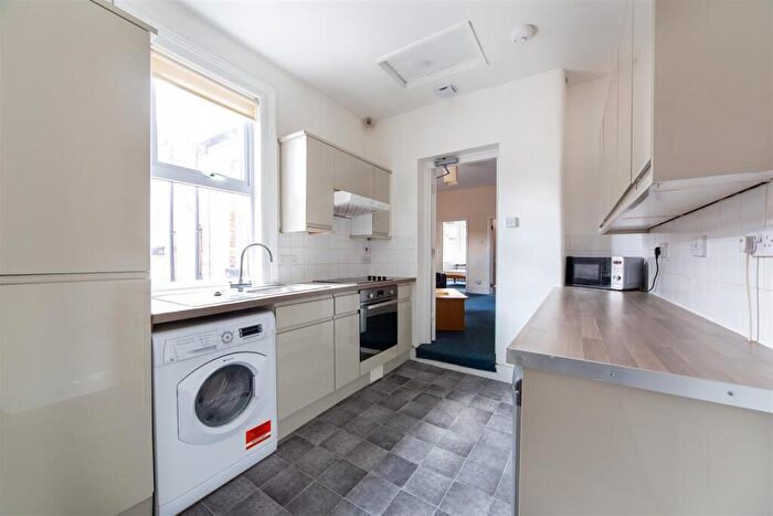 4 Bedroom Flat To Rent In £pppw - Buston Terrace, Jesmond, Newcastle Upon Tyne, NE2