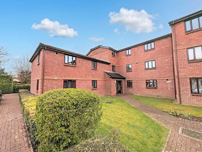 2 Bedroom Apartment To Rent In Abbotsbury Court, Horsham, RH13