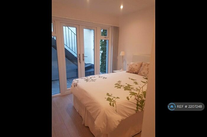 2 Bedroom Flat To Rent In Enfield, Enfield, EN2