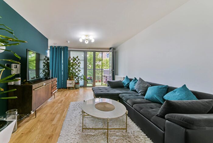 3 Bedroom Flat To Rent In Bramwell Way, London, E16